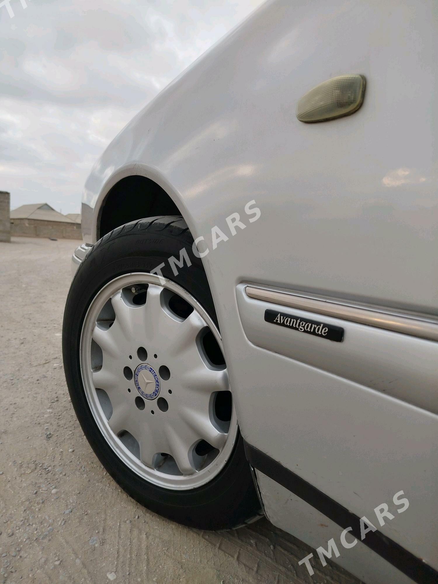 Mercedes-Benz E320 1999 - 95 000 TMT - Balkanabat - img 8