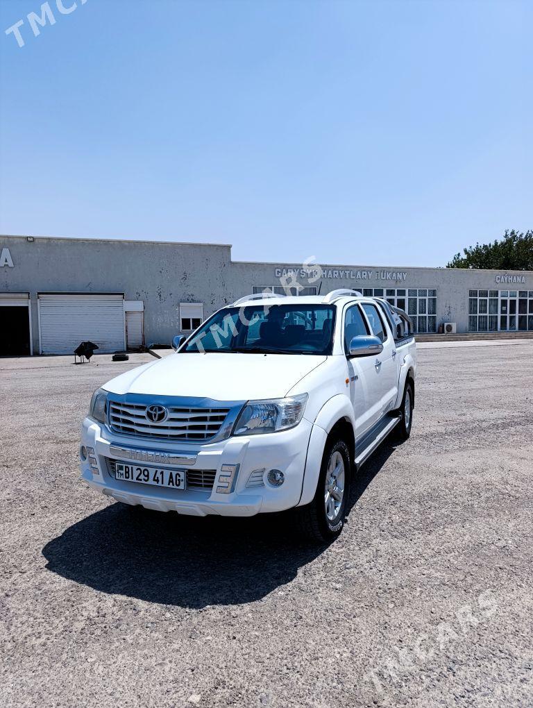 Toyota Hilux 2012 - 310 000 TMT - Ашхабад - img 4