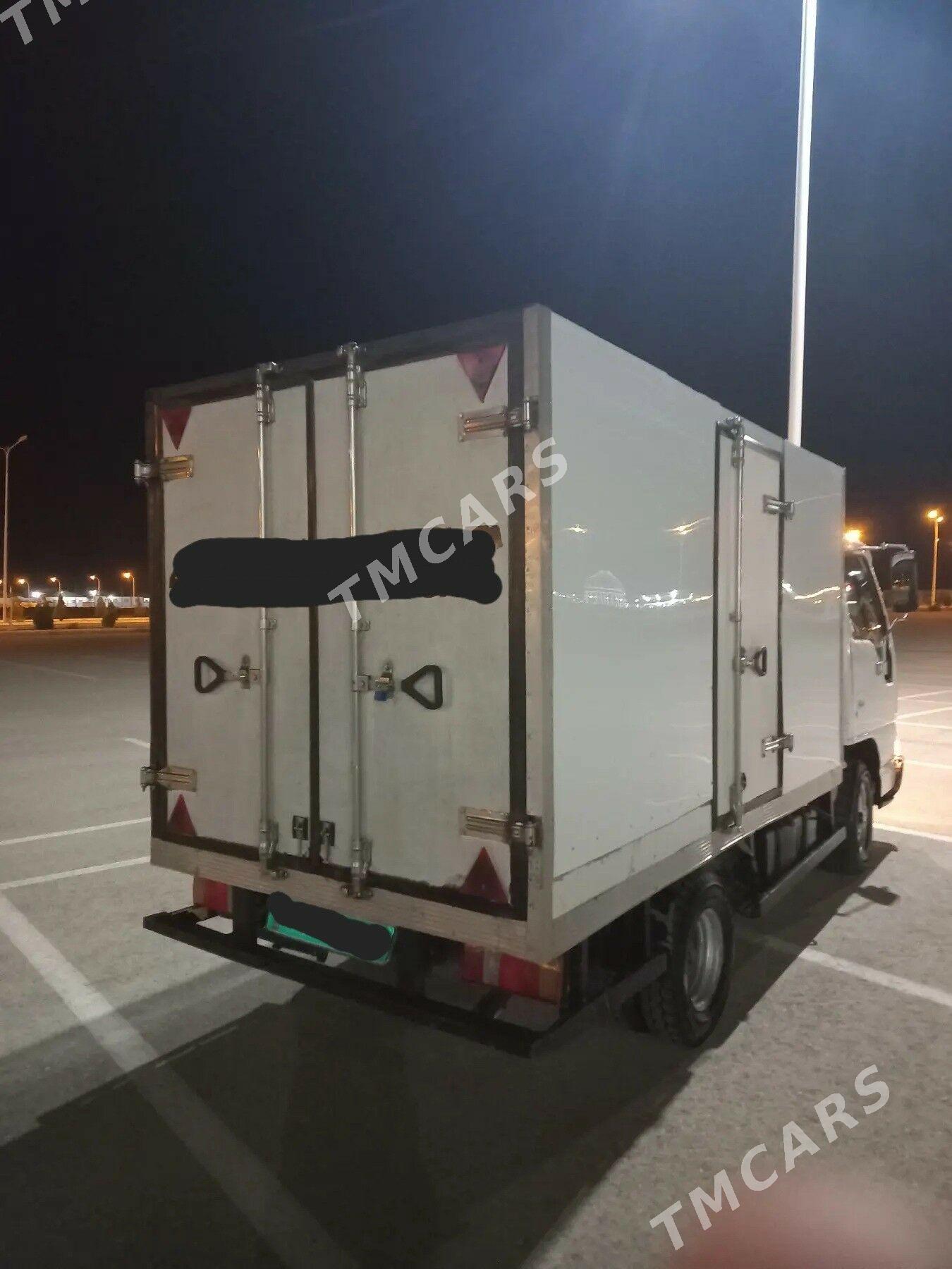 Isuzu Elf 2006 - 185 000 TMT - Балканабат - img 2