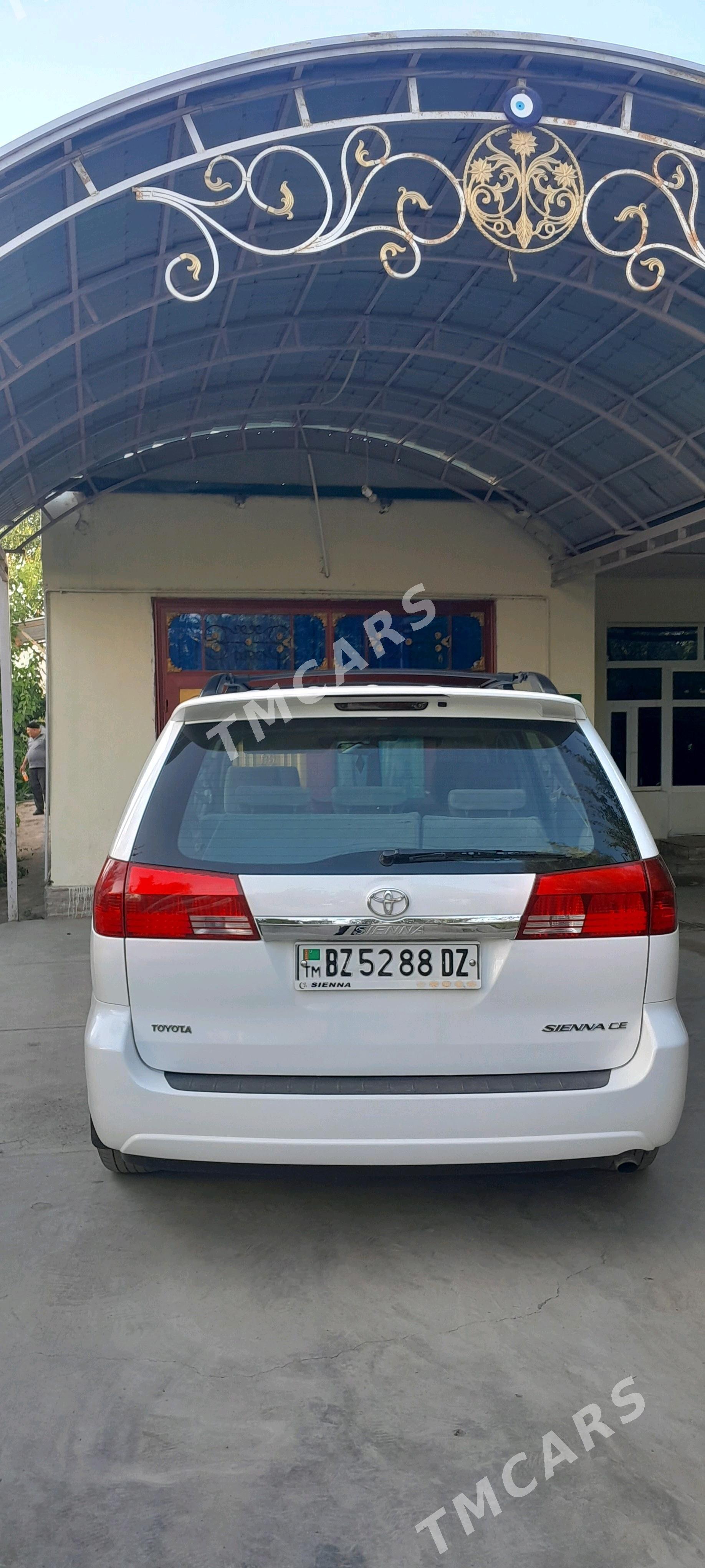 Toyota Sienna 2004 - 210 000 TMT - Акдепе - img 8