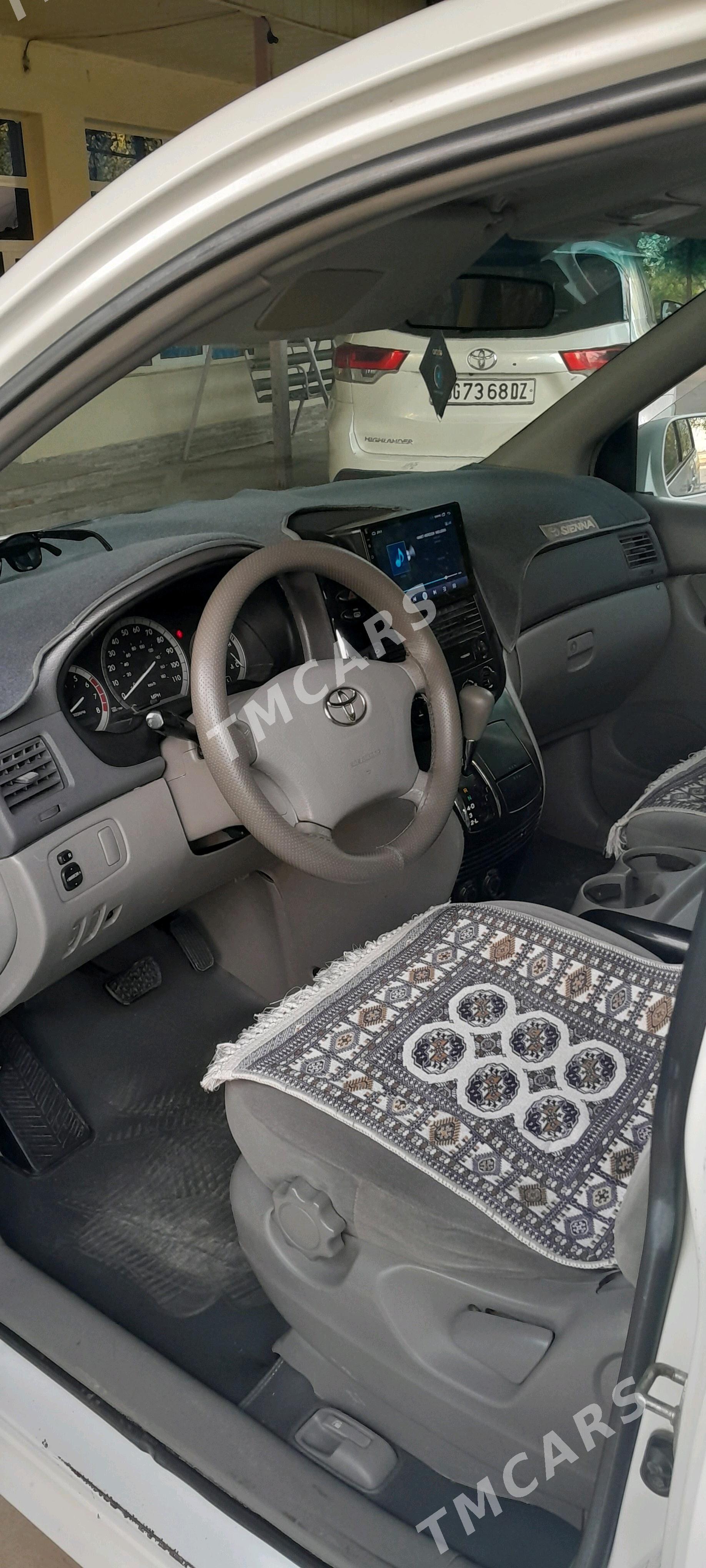 Toyota Sienna 2004 - 210 000 TMT - Акдепе - img 6