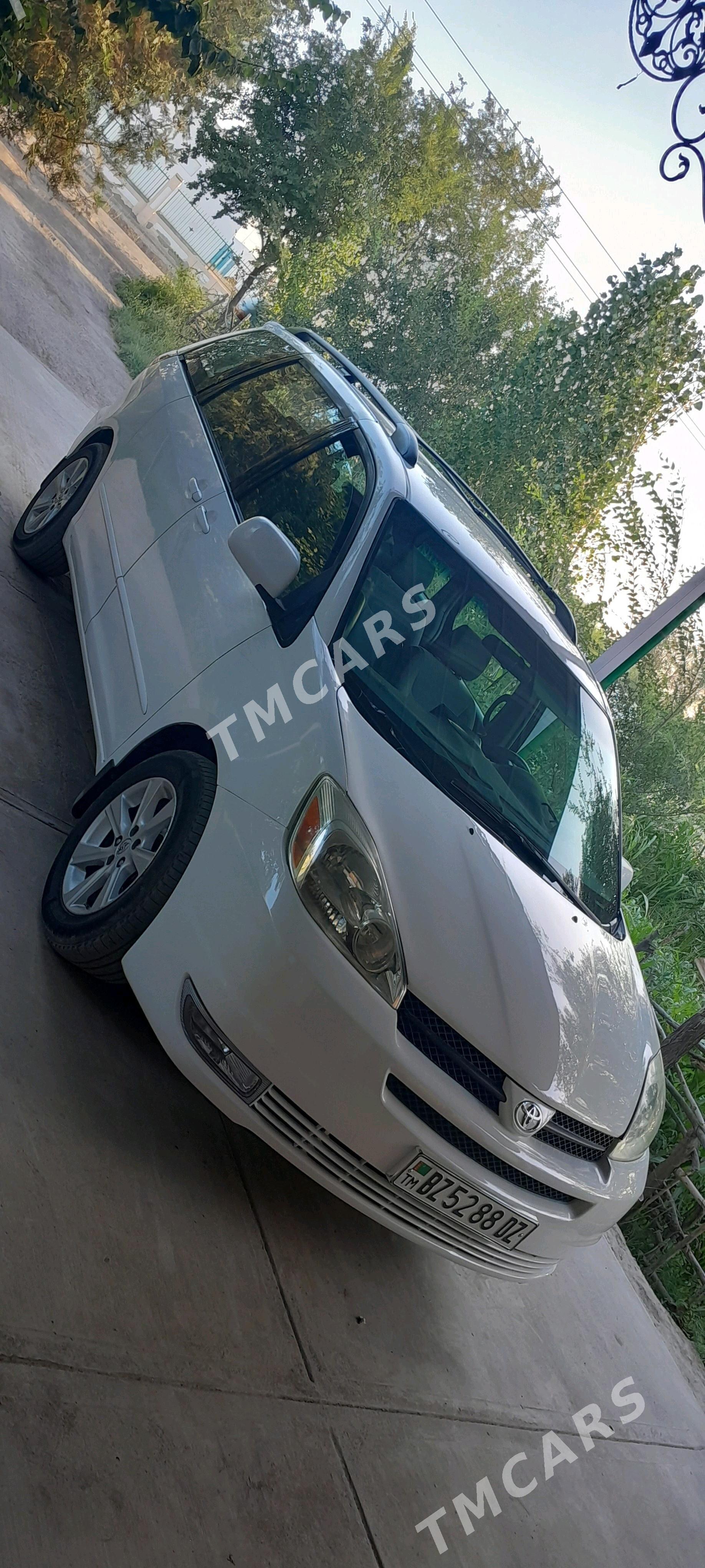 Toyota Sienna 2004 - 210 000 TMT - Акдепе - img 4