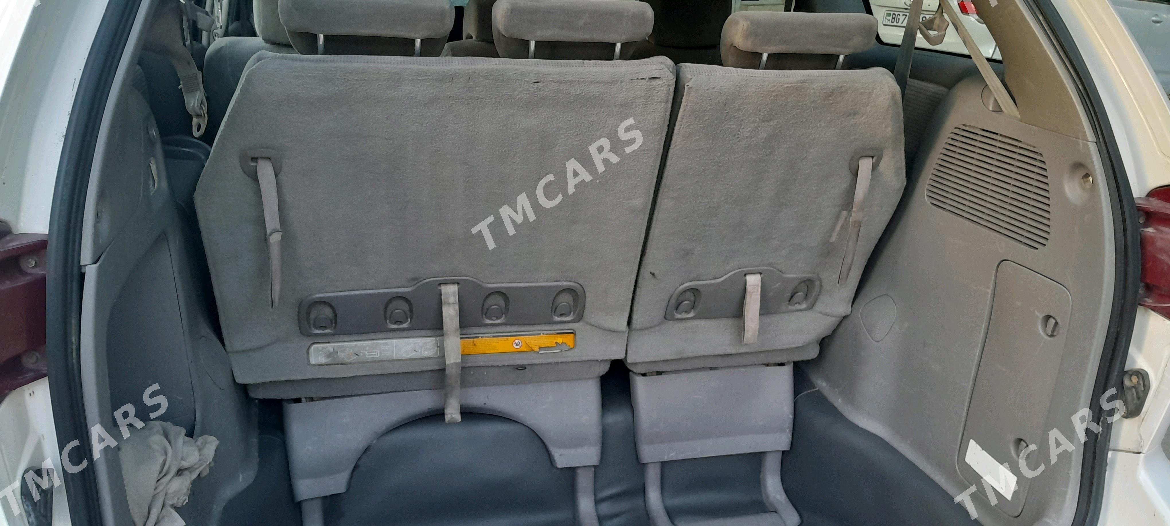 Toyota Sienna 2004 - 210 000 TMT - Акдепе - img 5