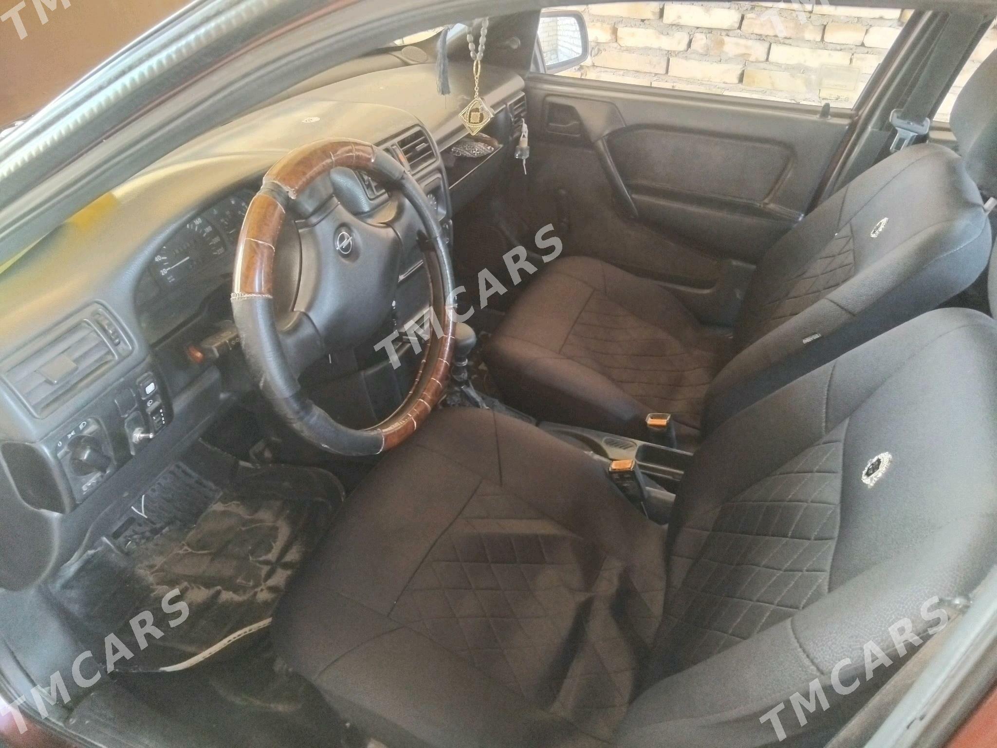 Opel Vectra 1989 - 30 000 TMT - Чарджоу - img 5