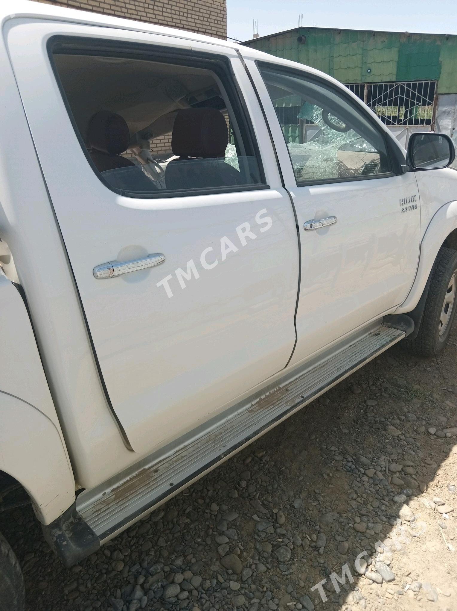 Toyota Hilux 2014 - 260 000 TMT - Мургап - img 2