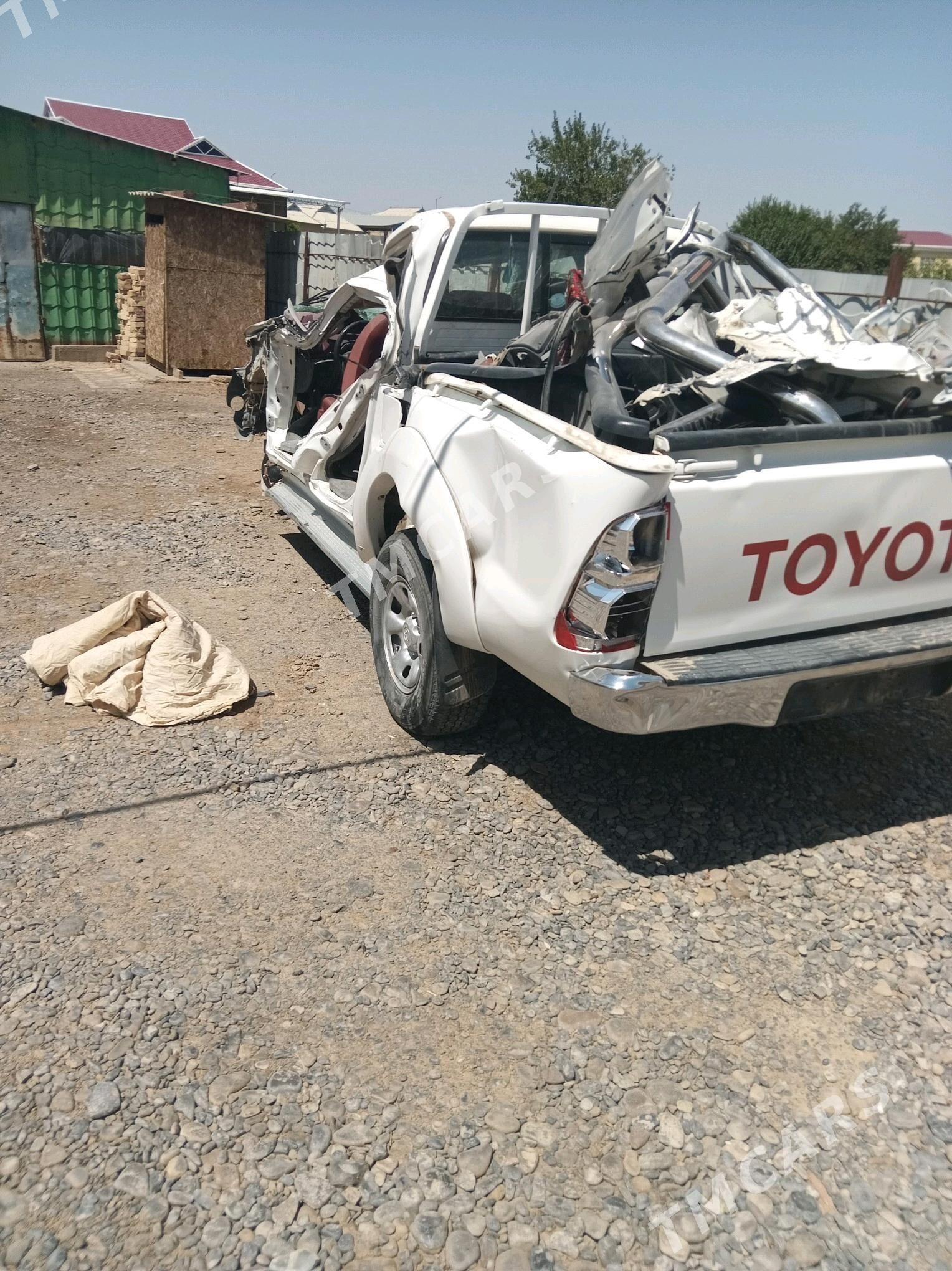 Toyota Hilux 2014 - 260 000 TMT - Мургап - img 4