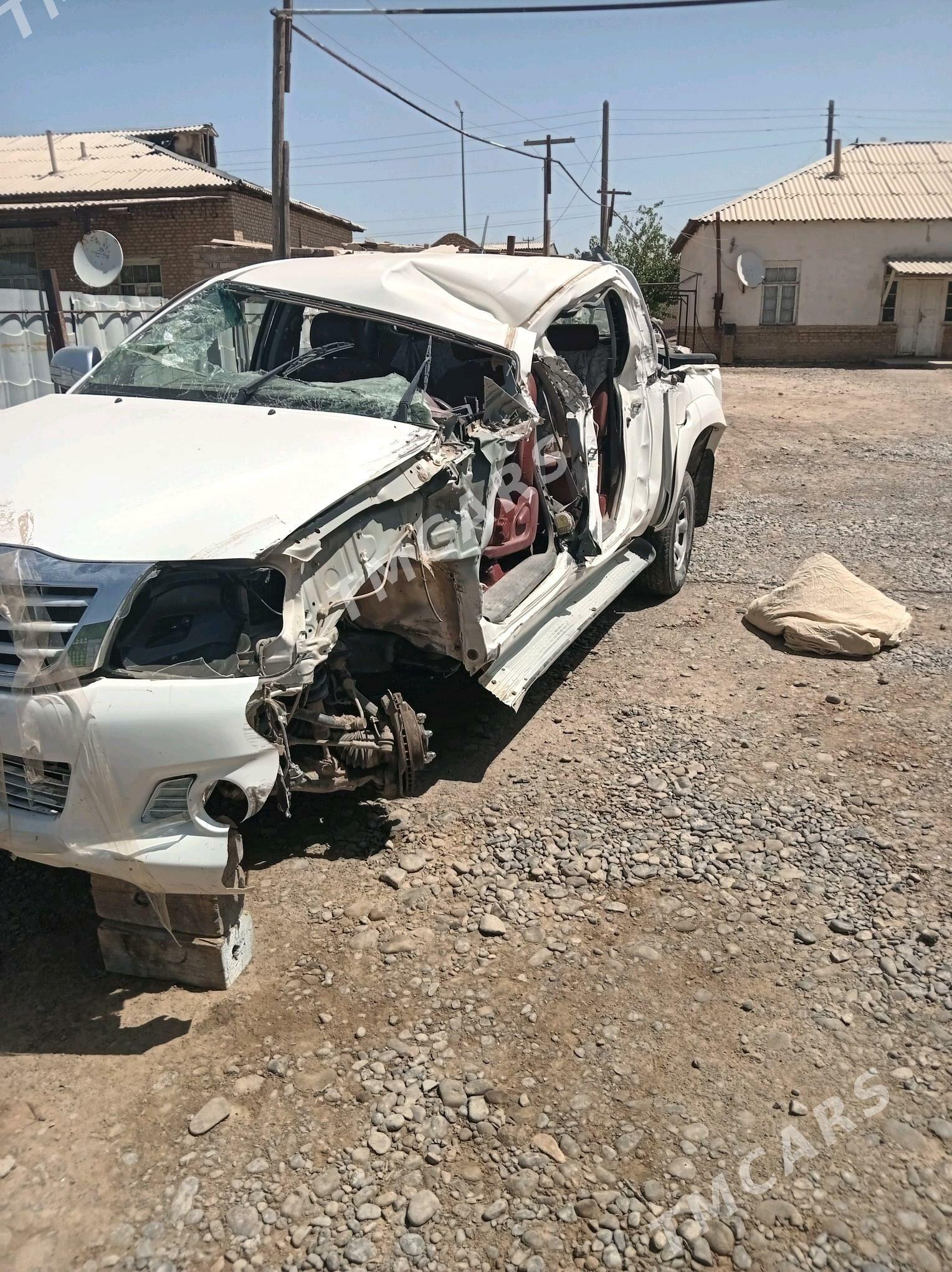 Toyota Hilux 2014 - 260 000 TMT - Мургап - img 6