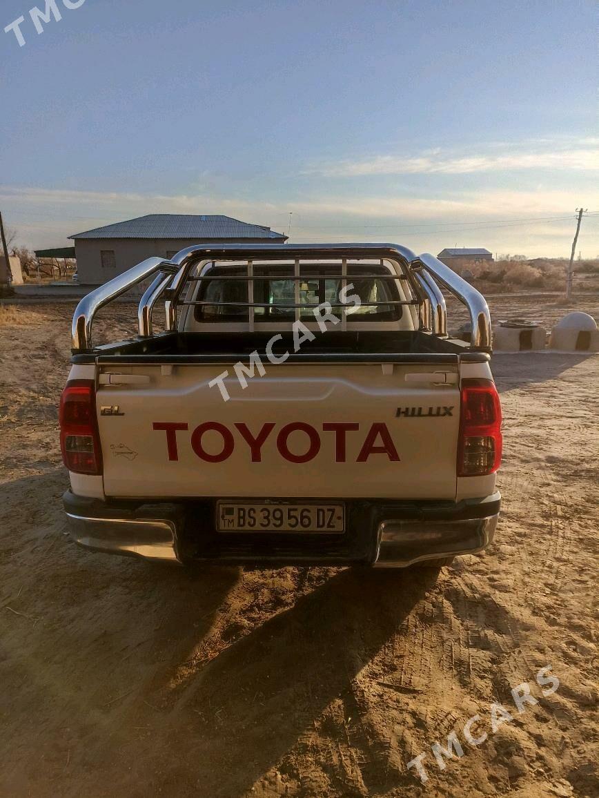 Toyota Hilux 2018 - 600 000 TMT - Türkmenbaşy etr. - img 4