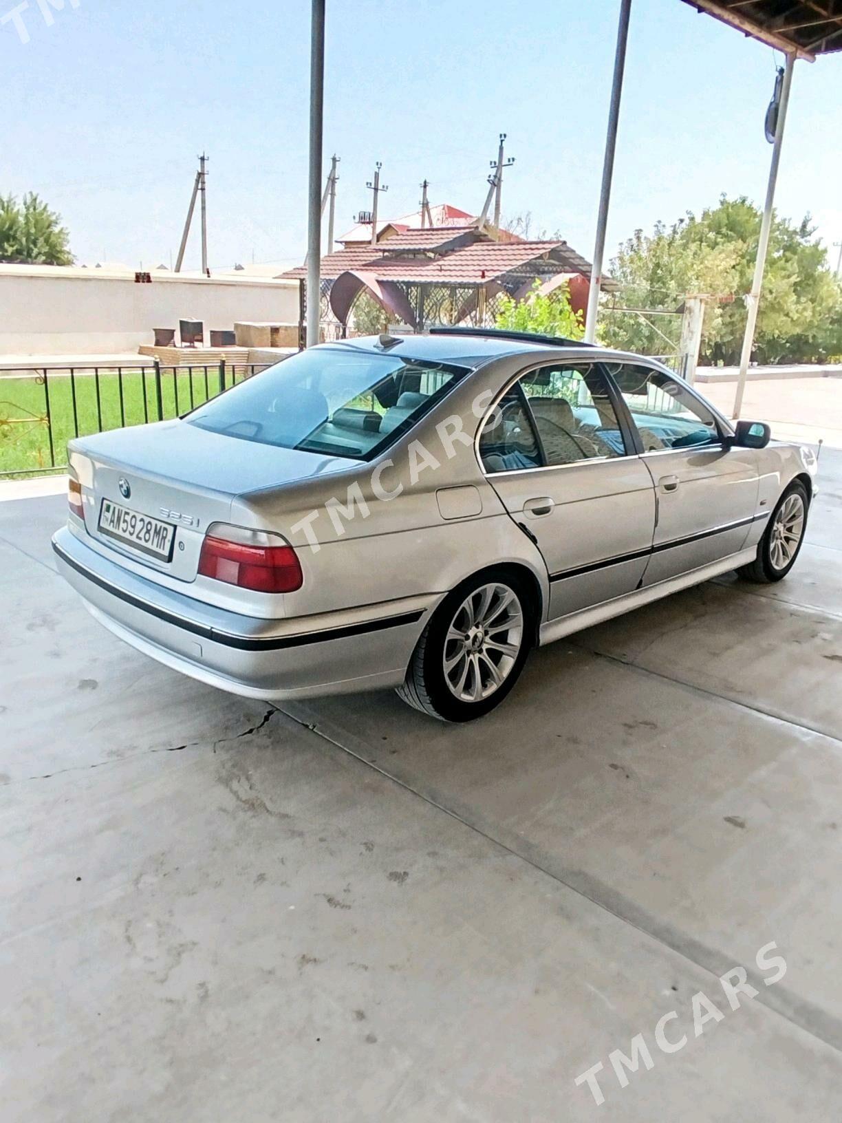 BMW E39 1999 - 120 000 TMT - Mary - img 3