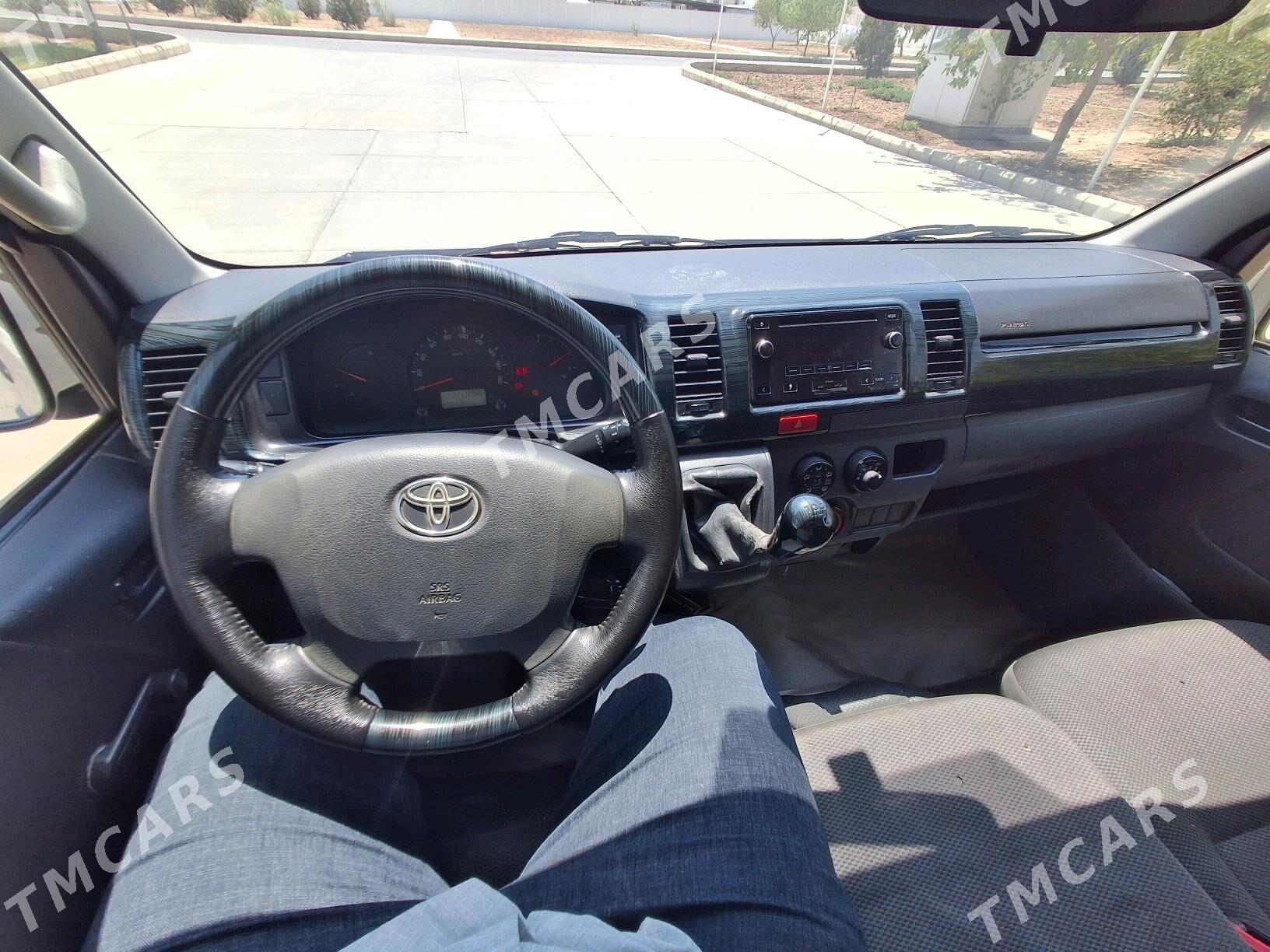 Toyota Hiace 2018 - 345 000 TMT - Aşgabat - img 4