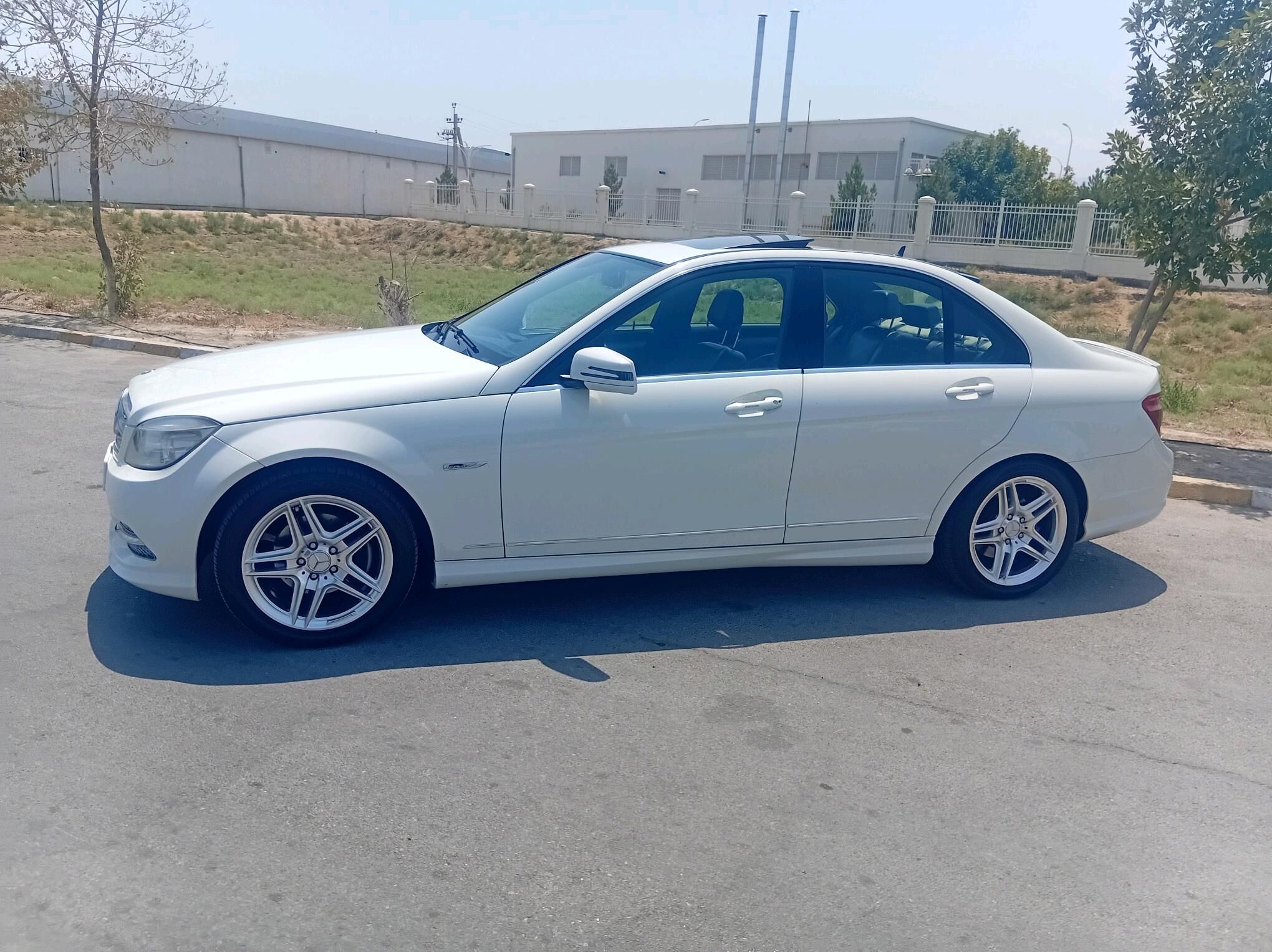 Mercedes-Benz C300 2010 - 200 000 TMT - Ak bugdaý etraby - img 2