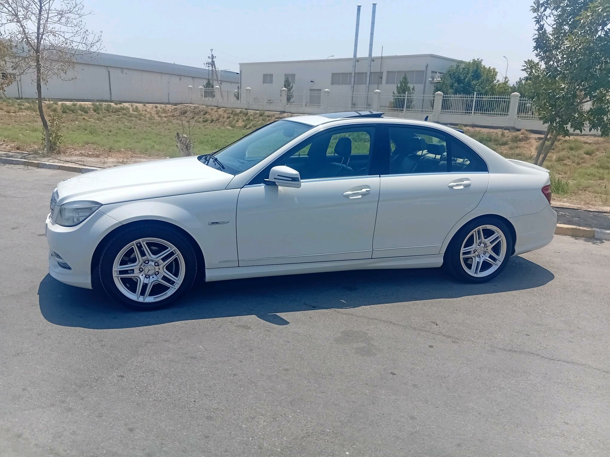 Mercedes-Benz C300 2010 - 200 000 TMT - Ak bugdaý etraby - img 3