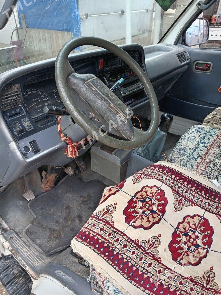 Toyota Hiace 2005 - 70 000 TMT - Jebel - img 3