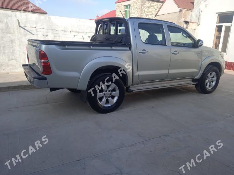Toyota Hilux 2014 - 390 000 TMT - Balkanabat - img 2