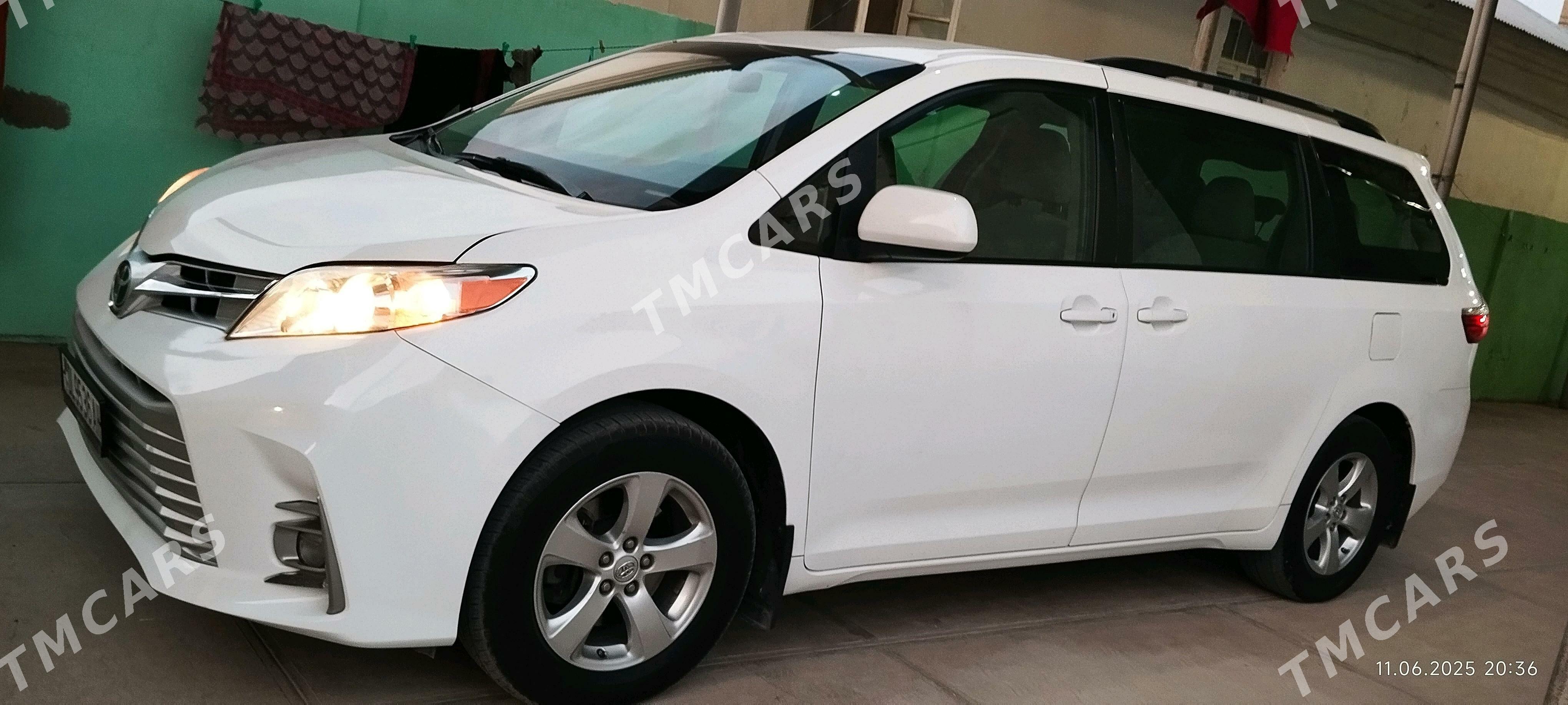 Toyota Sienna 2017 - 350 000 TMT - Гёкдепе - img 2