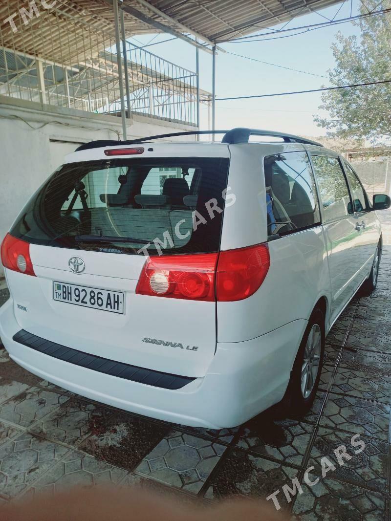 Toyota Sienna 2008 - 240 000 TMT - Теджен - img 5