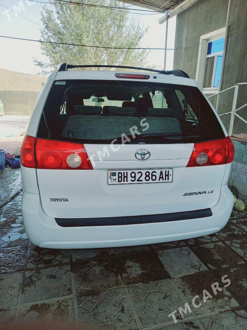 Toyota Sienna 2008 - 240 000 TMT - Теджен - img 6