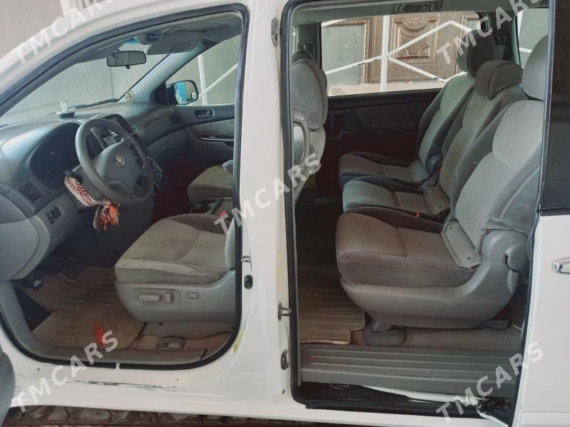 Toyota Sienna 2008 - 240 000 TMT - Теджен - img 7