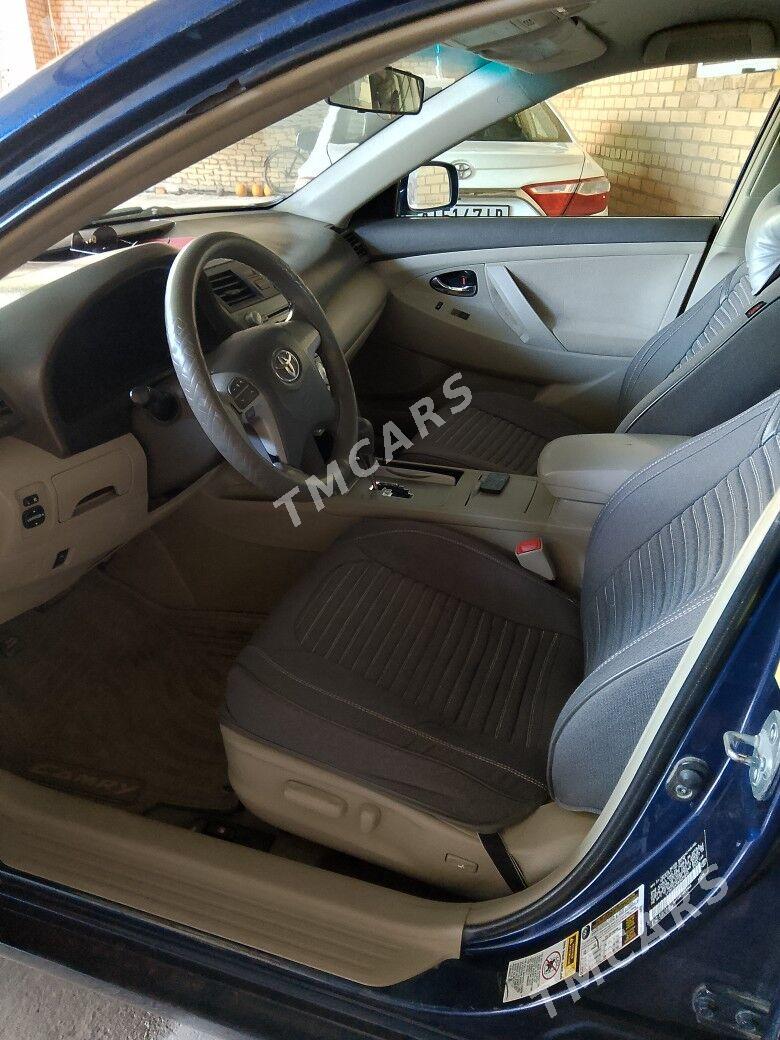 Toyota Camry 2010 - 165 000 TMT - Дянев - img 3