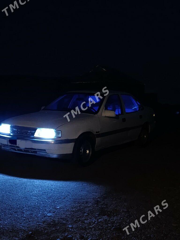Opel Vectra 1990 - 15 000 TMT - Sarahs - img 1