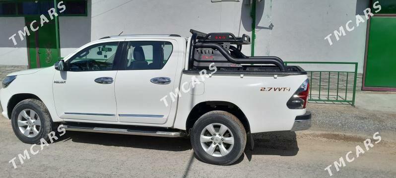 Toyota Hilux 2016 - 475 000 TMT - Магданлы - img 3