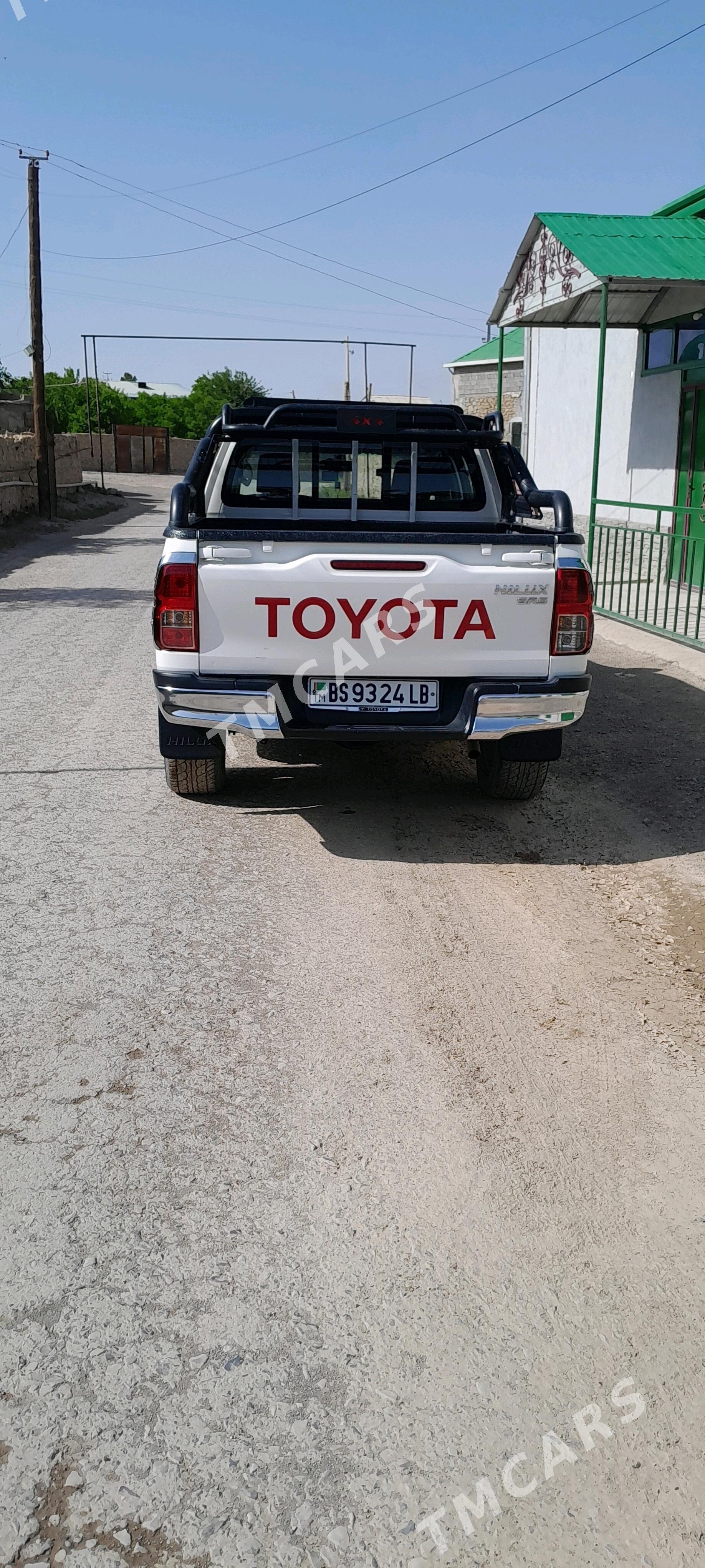 Toyota Hilux 2016 - 475 000 TMT - Магданлы - img 6