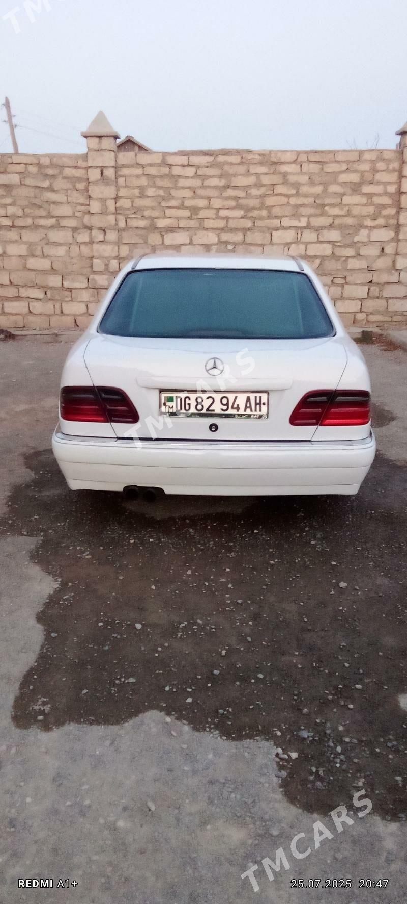 Mercedes-Benz 300E 2001 - 90 000 TMT - Gyzylarbat - img 3