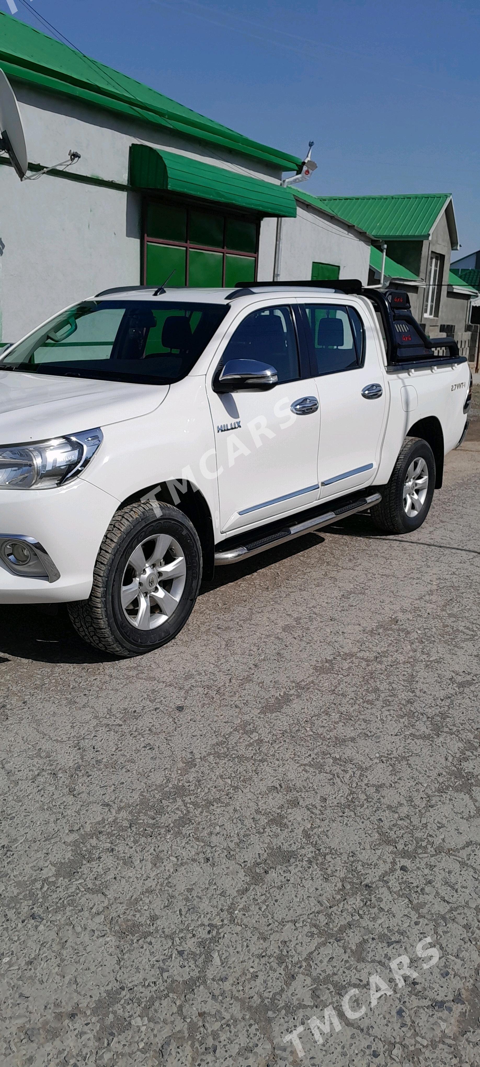 Toyota Hilux 2016 - 475 000 TMT - Магданлы - img 8