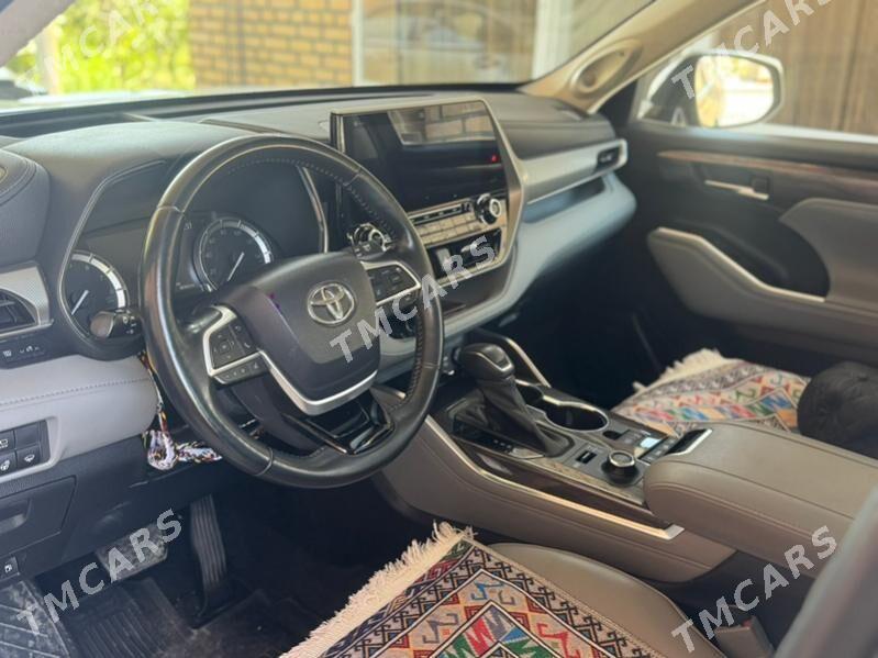 Toyota Highlander 2022 - 520 000 TMT - Мары - img 3
