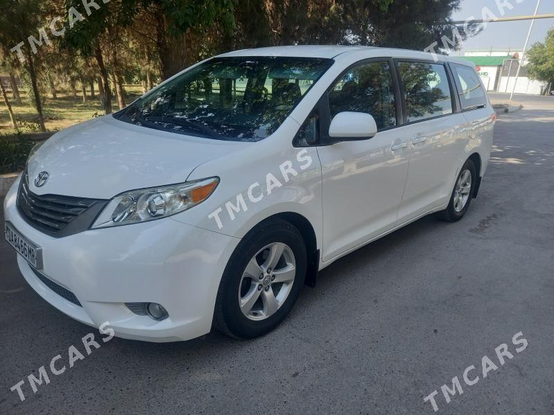 Toyota Sienna 2010 - 305 000 TMT - Мары - img 3
