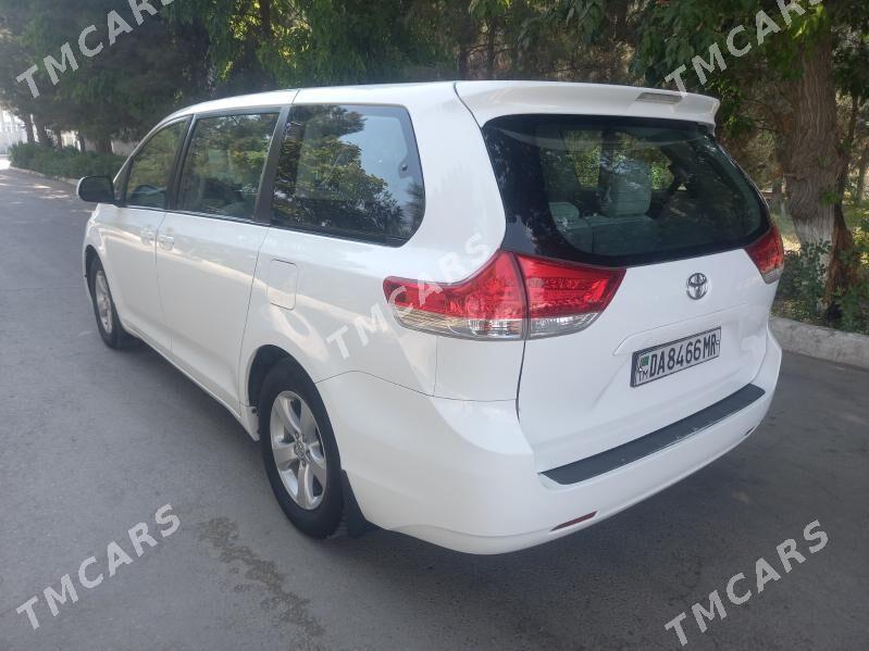 Toyota Sienna 2010 - 305 000 TMT - Мары - img 4
