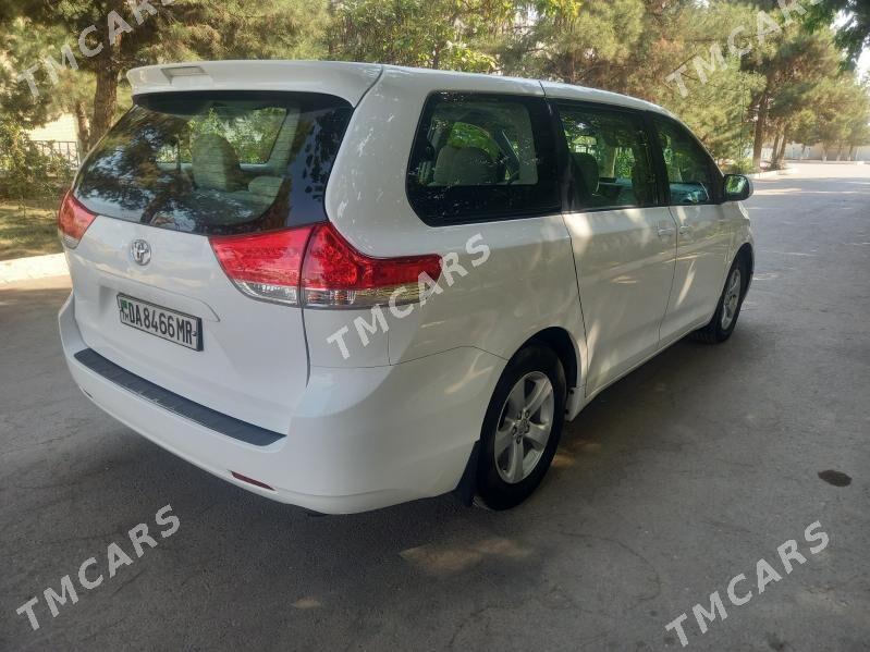 Toyota Sienna 2010 - 305 000 TMT - Мары - img 5
