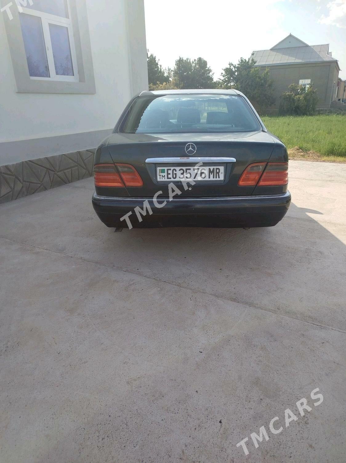 Mercedes-Benz E320 1998 - 47 000 TMT - Мары - img 3