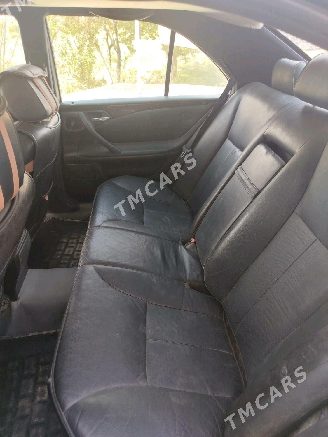Mercedes-Benz E320 1998 - 47 000 TMT - Мары - img 7