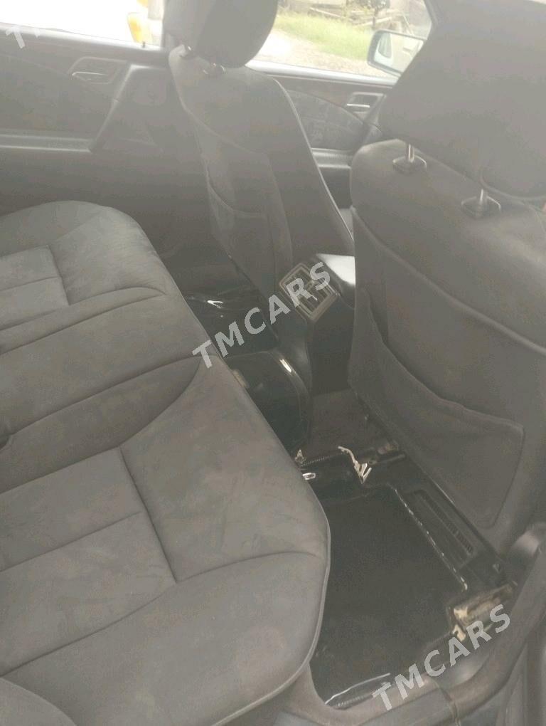Mercedes-Benz E320 1996 - 68 000 TMT - Gyzylarbat - img 4