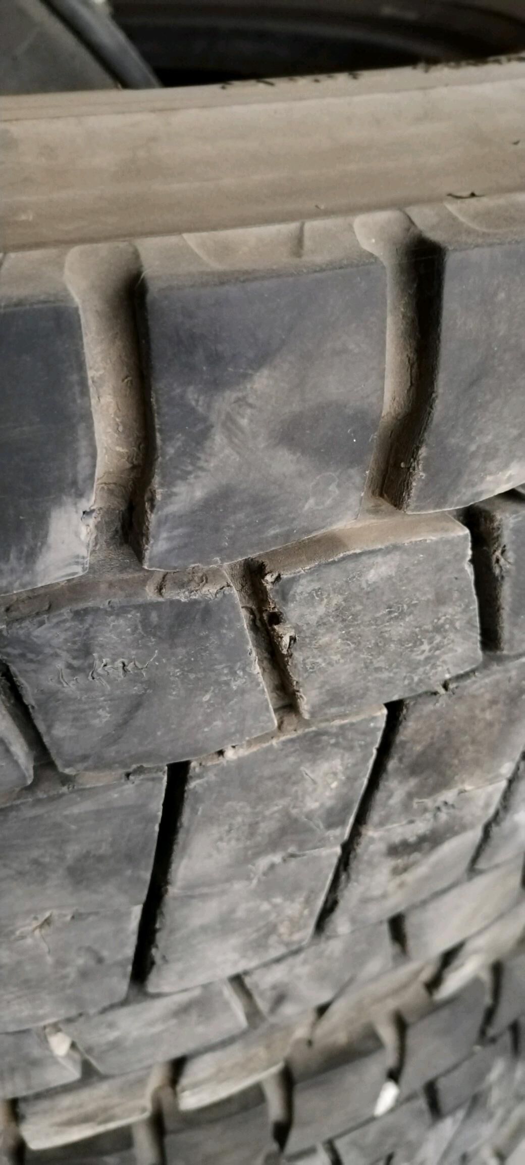 Bridgestone 2 000 TMT - Ýaşlyk - img 2