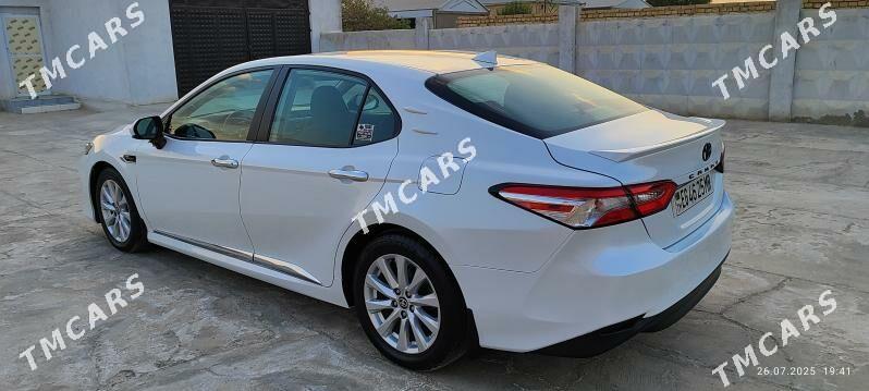 Toyota Camry 2020 - 290 000 TMT - Baýramaly - img 9