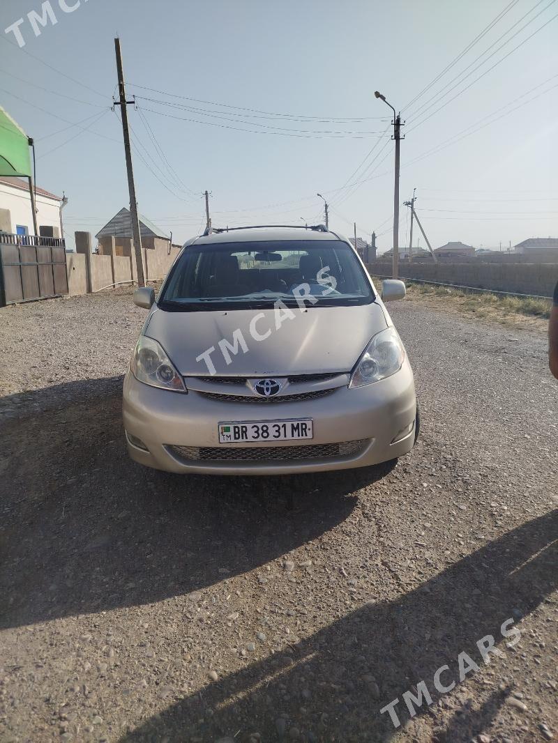 Toyota Sienna 2004 - 200 000 TMT - Serhetabat (Guşgy) - img 4