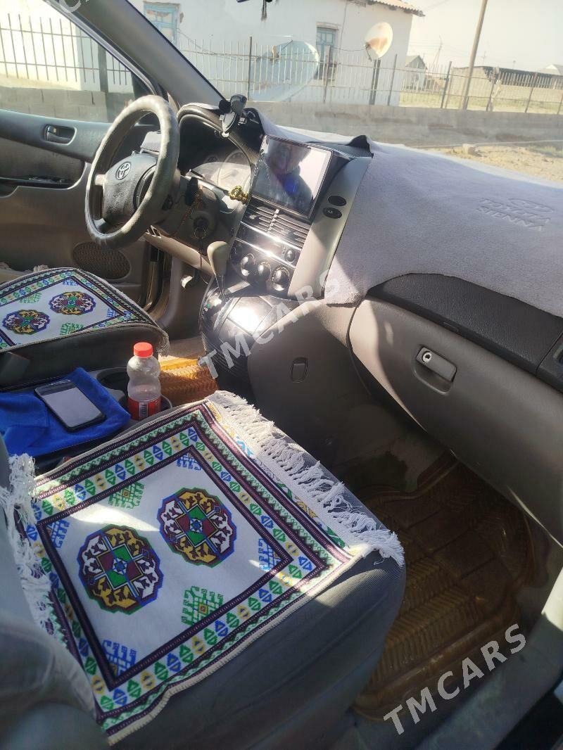 Toyota Sienna 2004 - 200 000 TMT - Serhetabat (Guşgy) - img 2