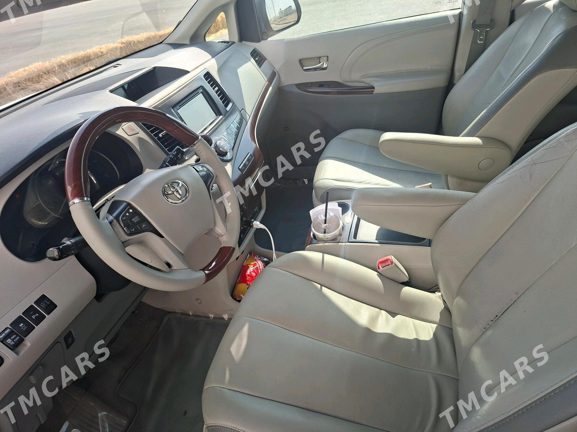 Toyota Sienna 2011 - 320 000 TMT - Арчабиль шаёлы - img 7