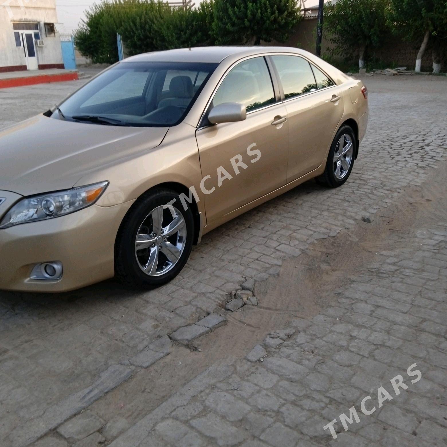 Toyota Camry 2010 - 185 000 TMT - Байрамали - img 2