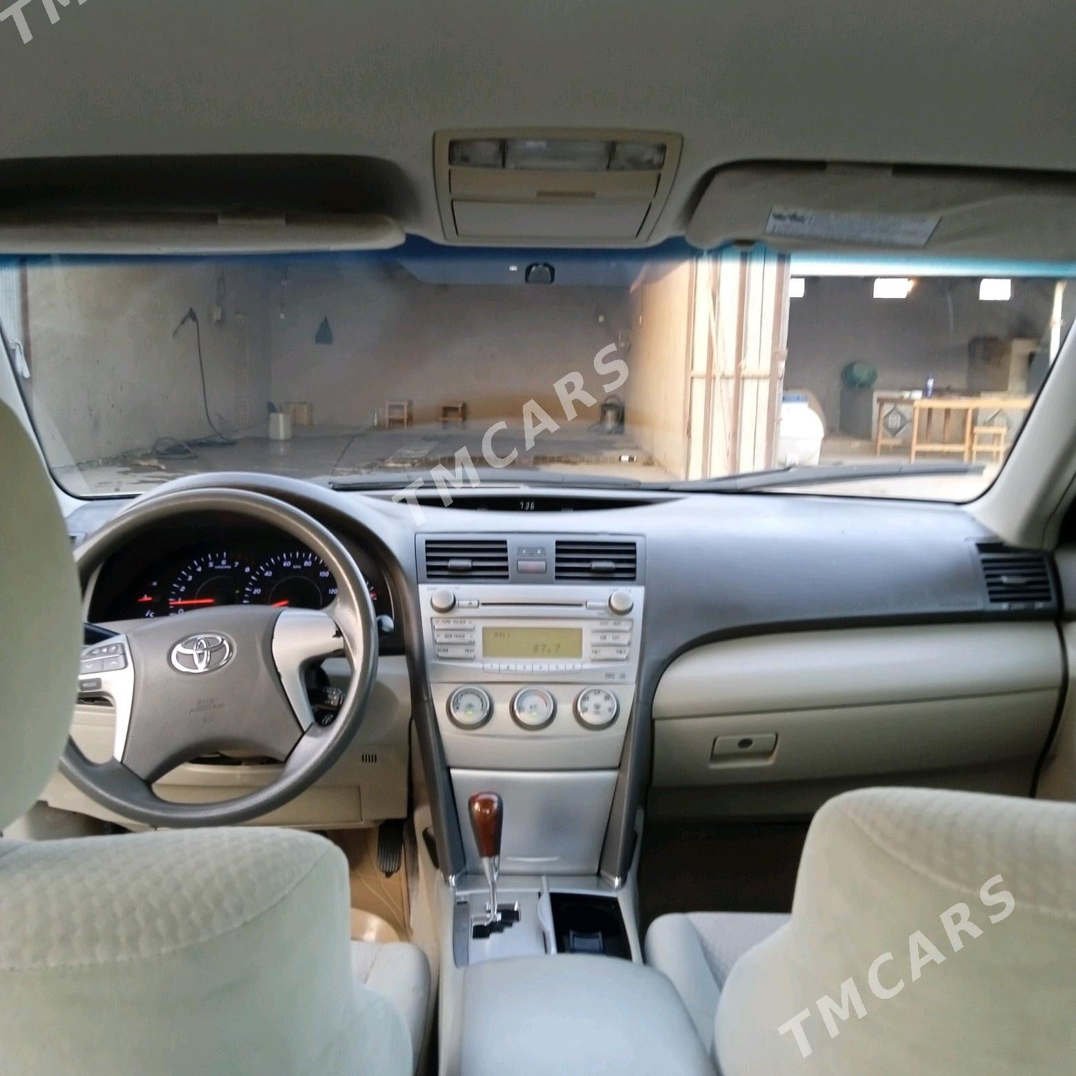 Toyota Camry 2010 - 185 000 TMT - Байрамали - img 9