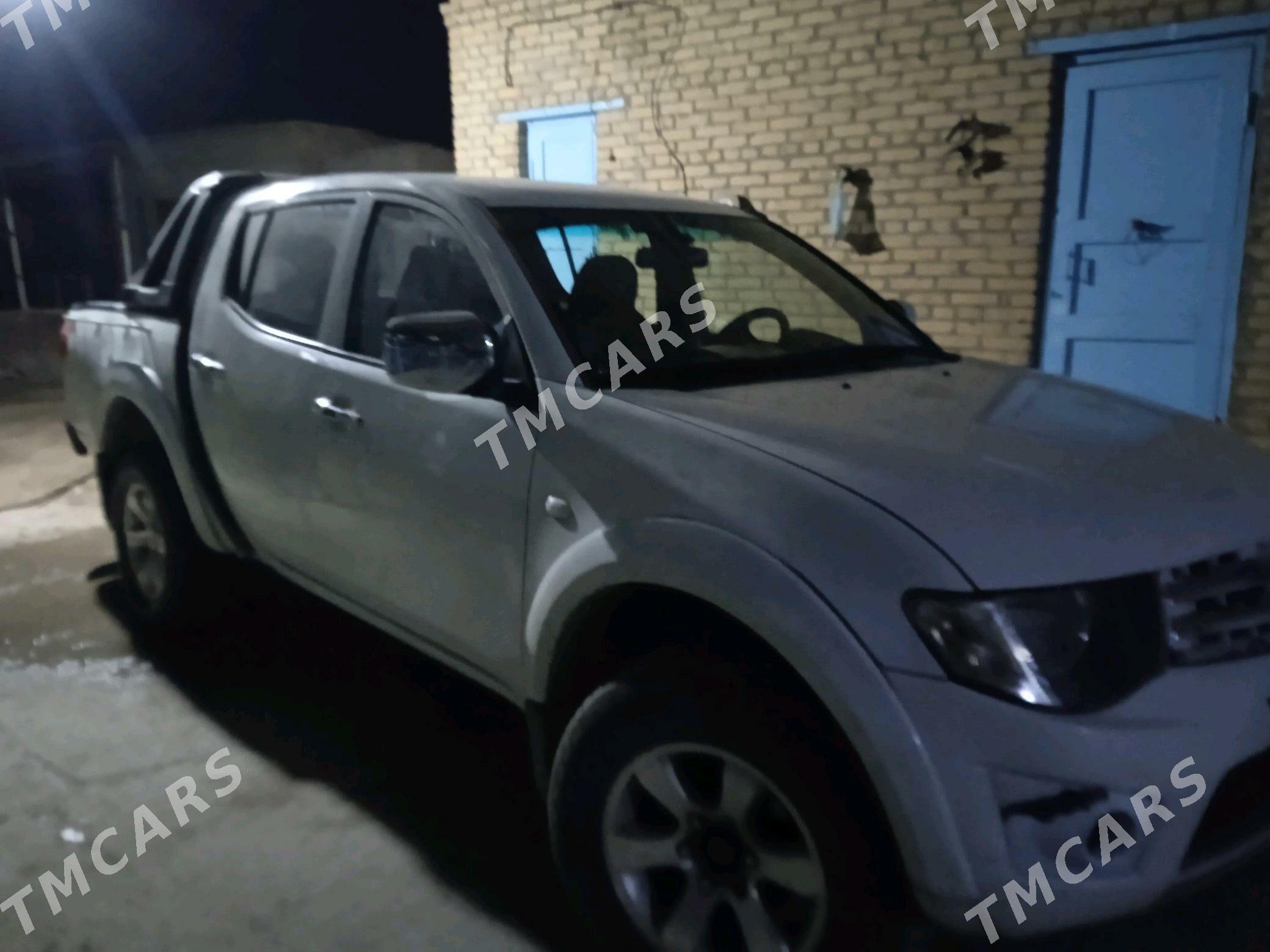 Mitsubishi L200 2012 - 200 000 TMT - Дянев - img 4