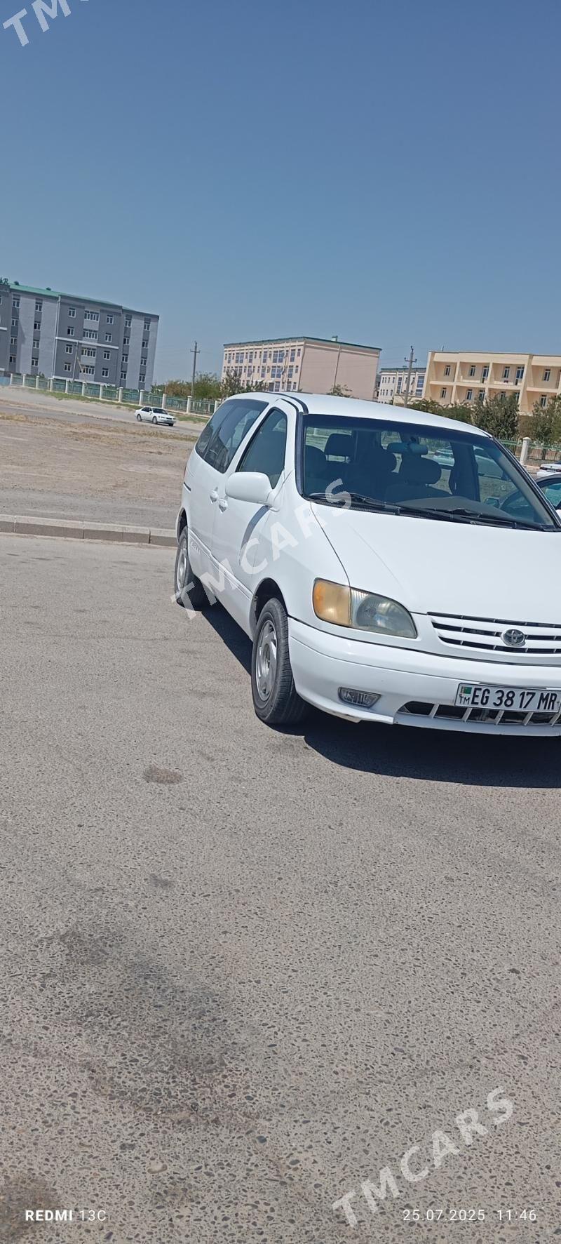 Toyota Sienna 2002 - 125 000 TMT - Байрамали - img 4