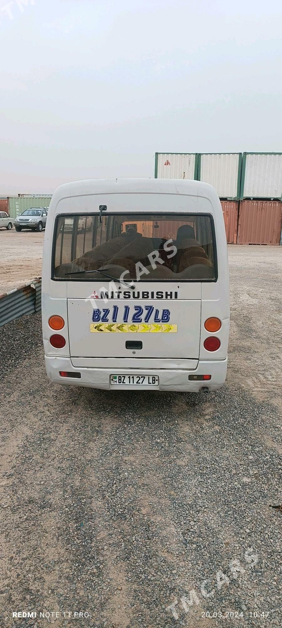 Mitsubishi Rosa 2004 - 230 000 TMT - Туркменабат - img 3