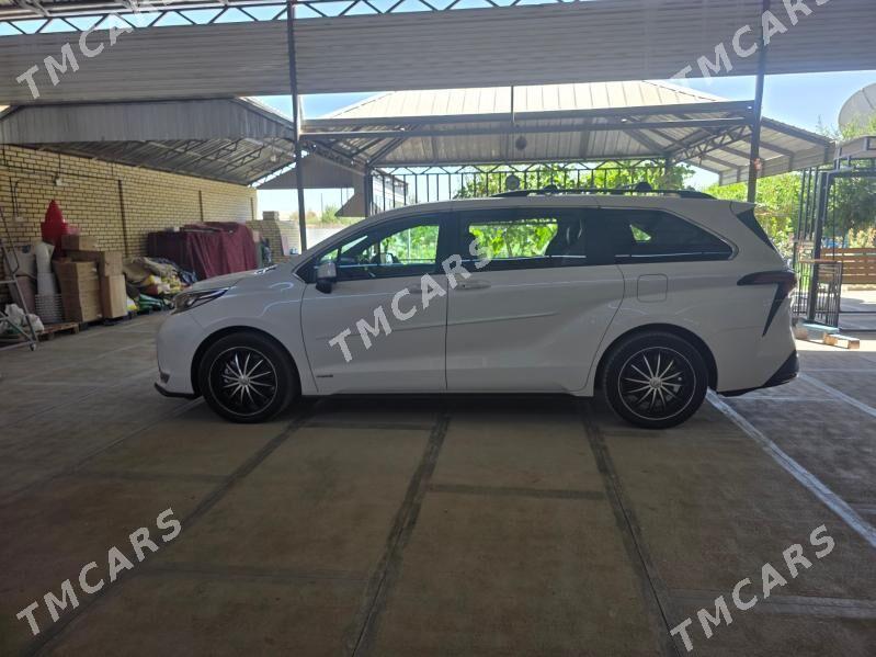 Toyota Sienna 2022 - 600 000 TMT - Мургап - img 4
