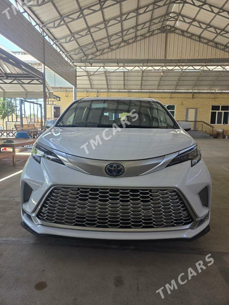 Toyota Sienna 2022 - 600 000 TMT - Мургап - img 5