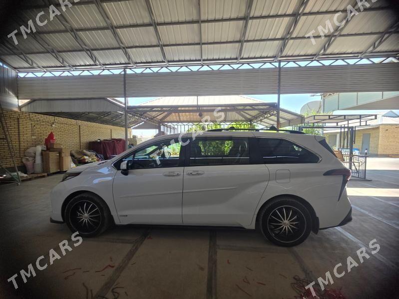 Toyota Sienna 2022 - 600 000 TMT - Мургап - img 2