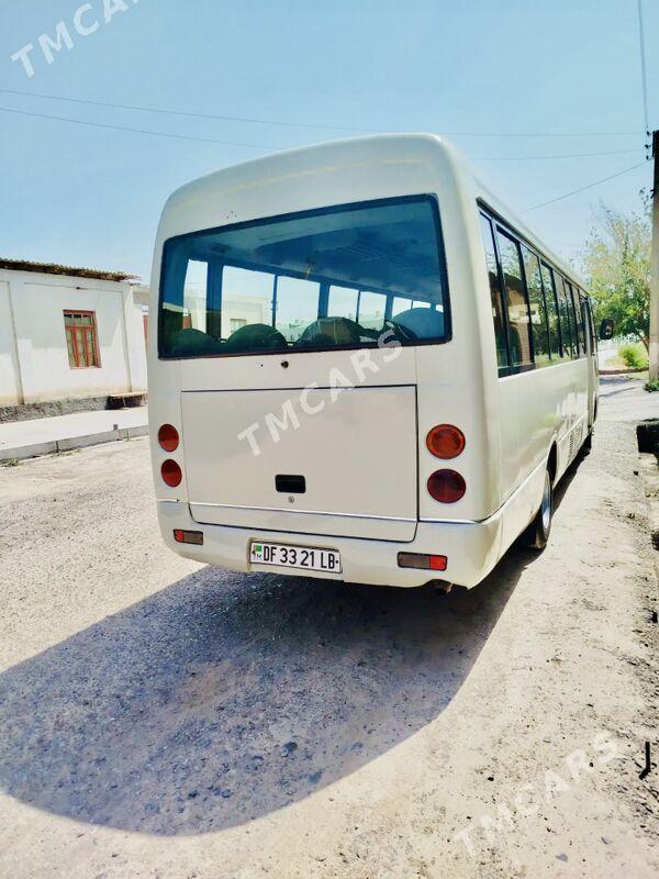 Mitsubishi Rosa 2004 - 240 000 TMT - Туркменабат - img 5