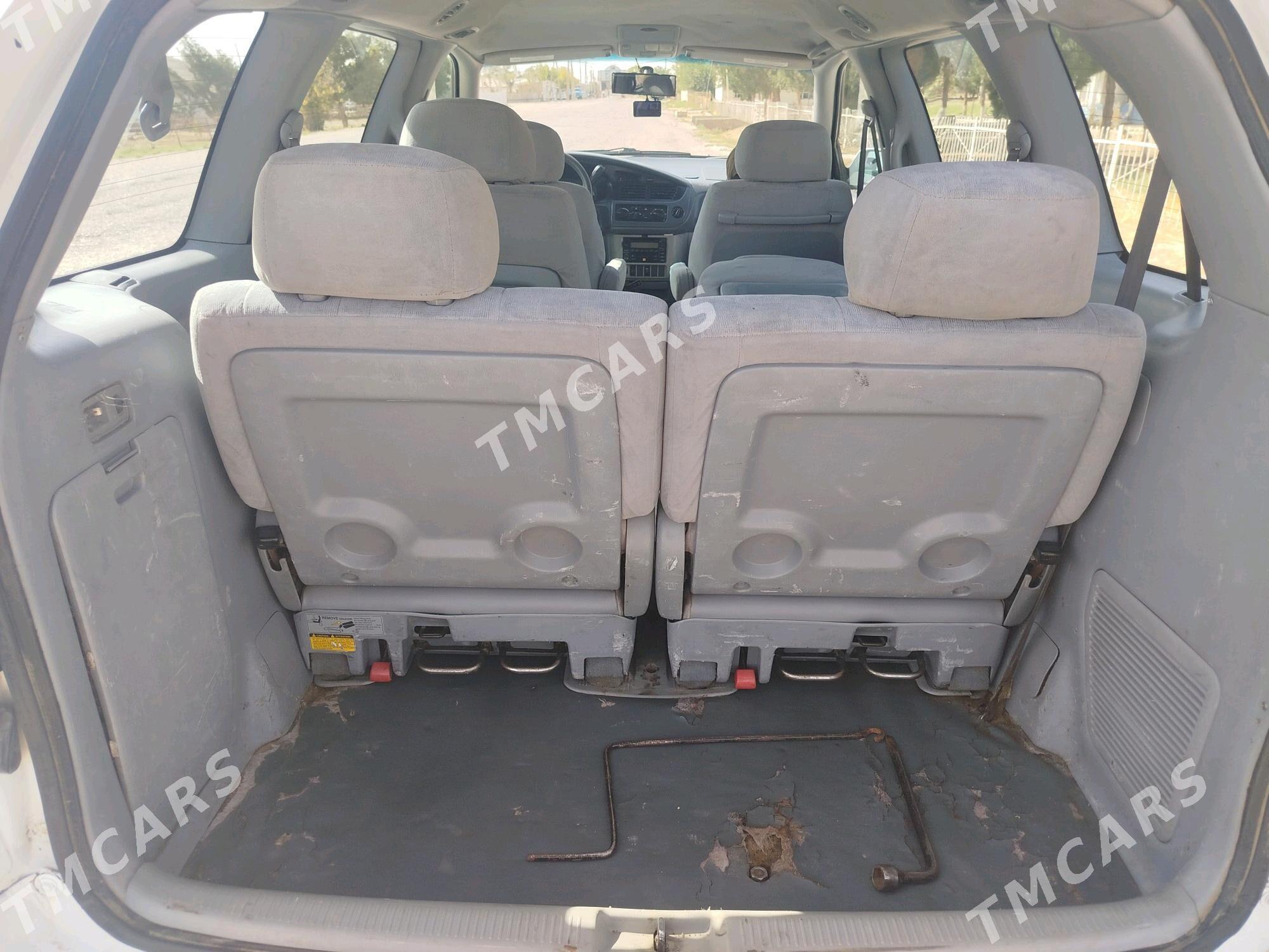 Toyota Sienna 2001 - 150 000 TMT - Тагтабазар - img 4